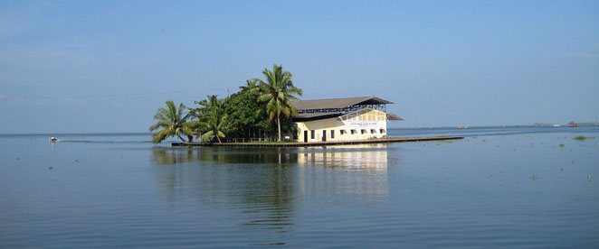 Punnamada Lake holiday packages.